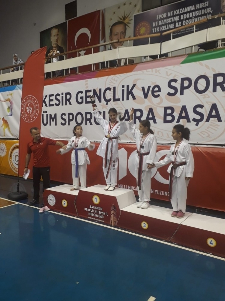 Burhaniyeli Tekvandoculardan Büyük Başarı