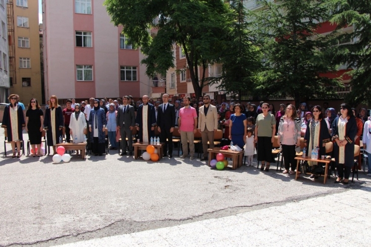 Sungurlu Myo Mezuniyet Sevinci