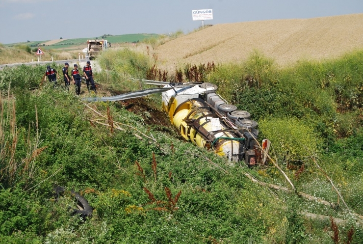 Kimyasal Yüklü Tanker Şarampole Uçtu: 1 Yaralı