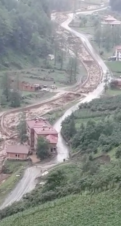 Yeşilyurt’ta Da Sel Böyle Gelmiş