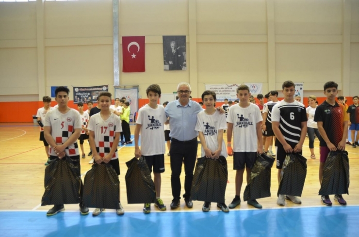 Thf Minikler Turnuvası Kuşadası’nda Yapıldı