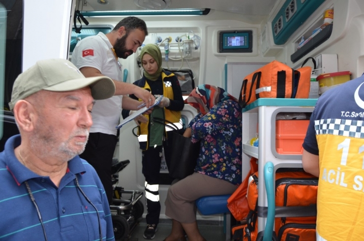 Yaşlı Çift Saatlerce Asansörde Mahsur Kaldı