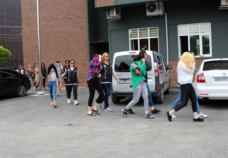 Fuhşun Şifresini Polis Çözdü: "Yabancı Arabalar Geldi"