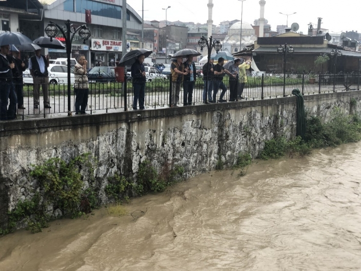 Çay Kıyısında, ‘Ya Taşarsa’ Nöbeti