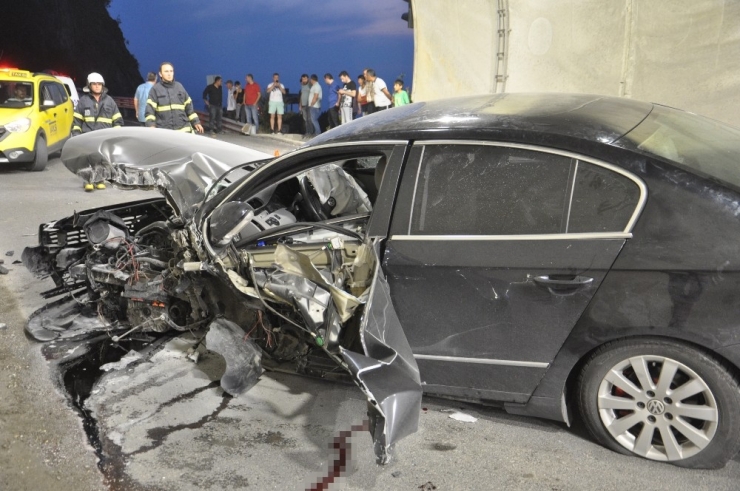 Tünelde Duvara Çarpan Otomobil Takla Attı: 3 Yaralı