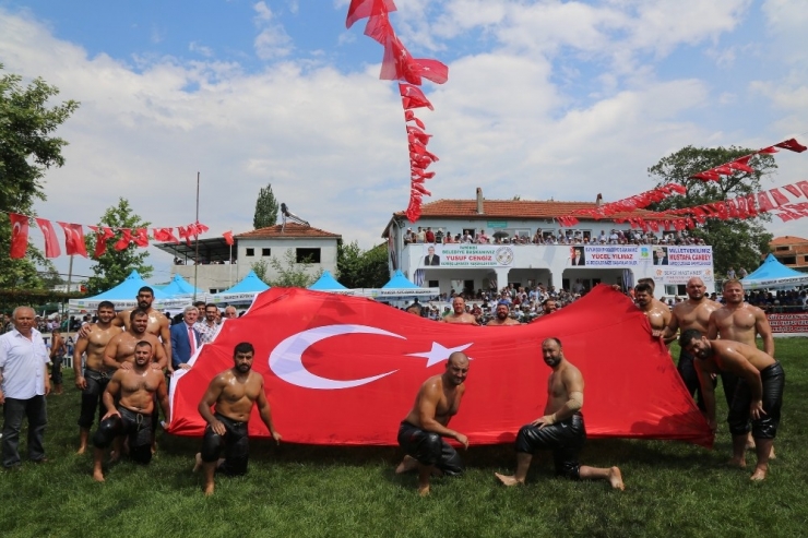 Akçalörende Başpehlivan İsmail Koç