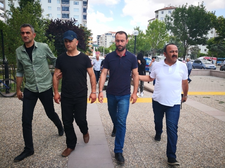 Kız Kardeşini Döverek Otobüsten İndirilen Ağabey Tutuklandı