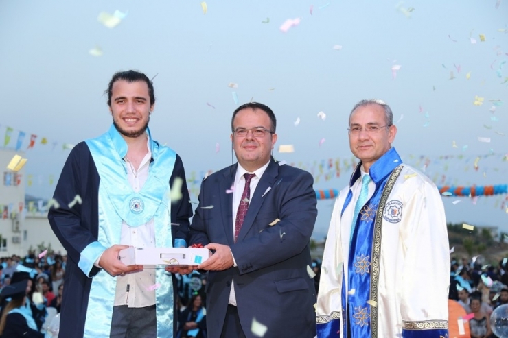 Alkü’de Mezuniyet Heyecanı