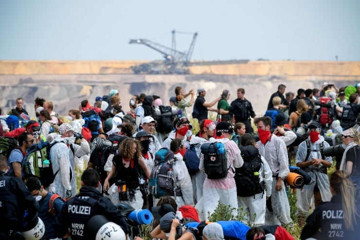 Almanya’da Binlerce Kişi Çevre İçin Eylem Yaptı