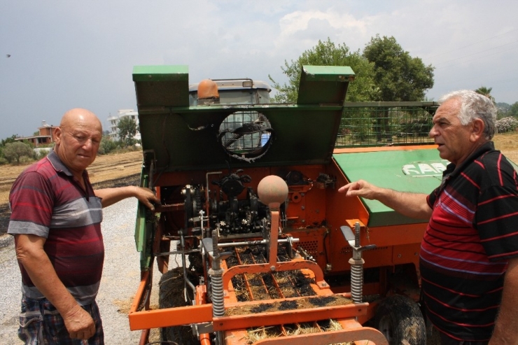 Saman Balya Makinesi Tarlada Yangın Çıkardı