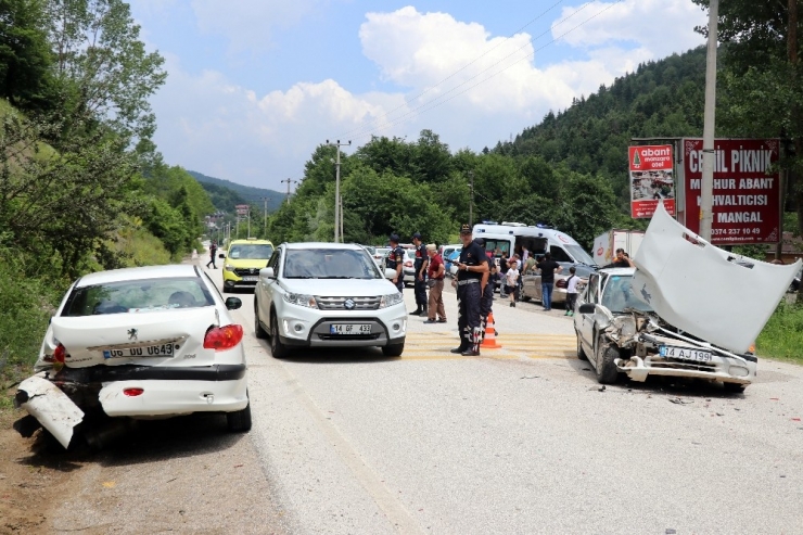 Bolu’da Tatil Yolunda Kaza: 4 Yaralı