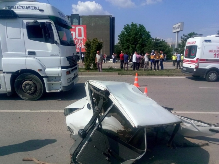 Ortadan İkiye Bölündü, 2 Kişi Öldü