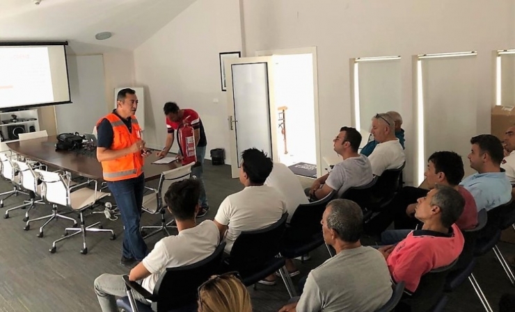 Çeşme Marina Çalışanlarına Yangın Eğitimi