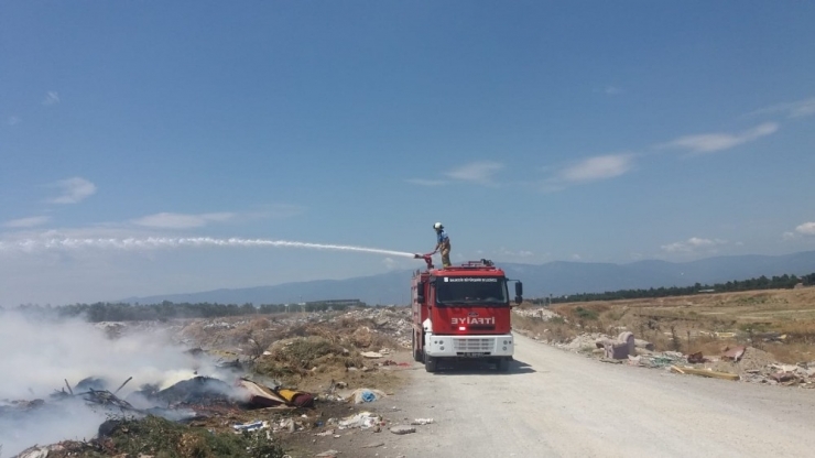 Çöplük Yangınını İtfaiye Söndürdü