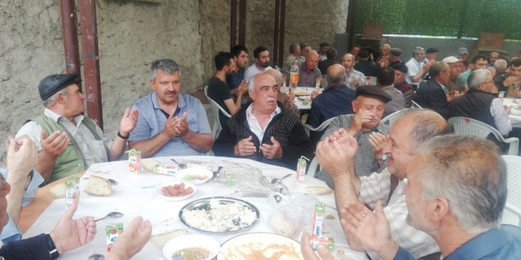Emet Günlüce Köyünde Geleneksel Hayır Yemeği