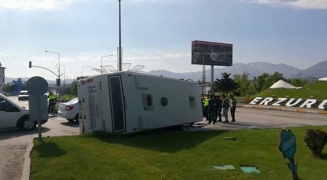 Personel Servisi Devrildi: 4 Yaralı