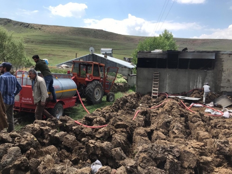 Tekman’da Köyde Çıkan Yangın Korkuttu