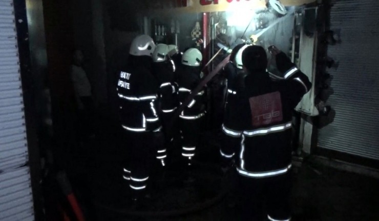 Tarihi Uzun Çarşı’da Korkutan Yangın
