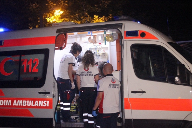 Yanan Fabrikada Mahsur Kalan 20 Kişi Kurtarıldı