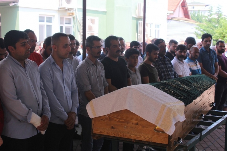 Arkadaşı İle Birlikte Uyuşturucuya Kurban Giden Genç Toprağa Verildi