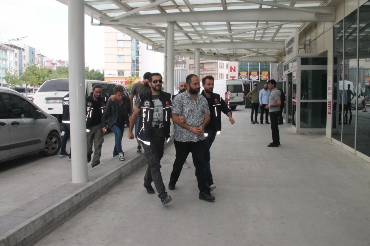 Villanın Bodrum Katını Uyuşturucu İmalathanesine Çeviren 3 Kişi Tutuklandı