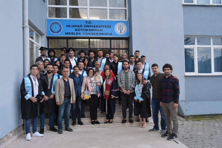 Mezun Olanın İşsiz Kalmadığı Okulda Mezuniyet Sevinci