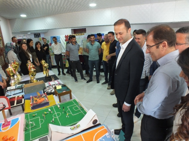 Malazgirt’te ‘Şehit Köşesi’ Açılışı Ve Yılsonu Sergisi