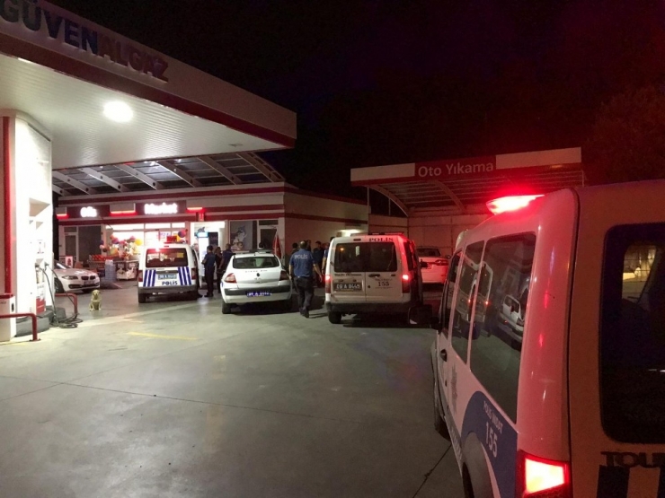 Kuşadası’nda Otogaz İstasyonuna Silahlı 3 Kişi Saldırıda Bulundu, 1 Kişi Yaralandı