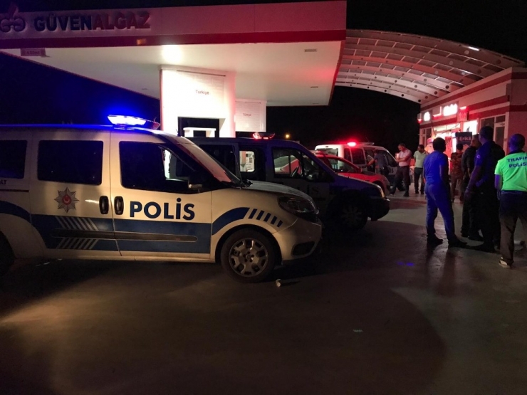 Kuşadası’nda Otogaz İstasyonuna Silahlı 3 Kişi Saldırıda Bulundu, 1 Kişi Yaralandı