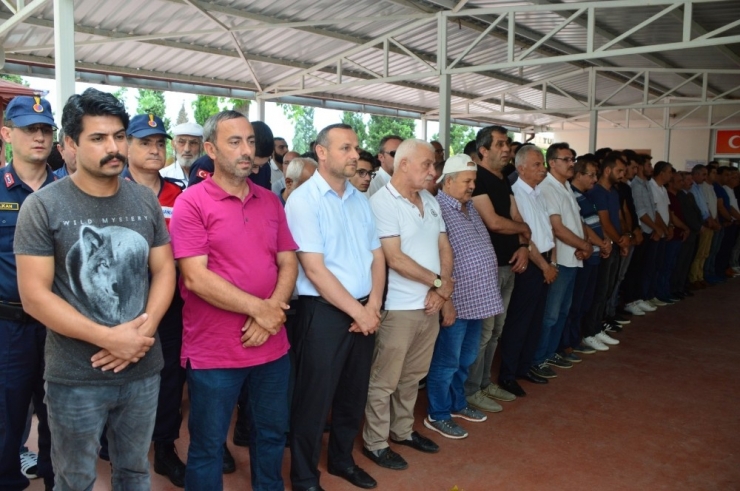 Temizlik Malzemesinden Zehirlendiği İddia Edilen Kadın Defnedildi