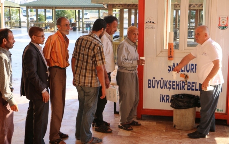 Şanlıurfa’da Hasta Yakınlarına Sıcak Çorba İkramı