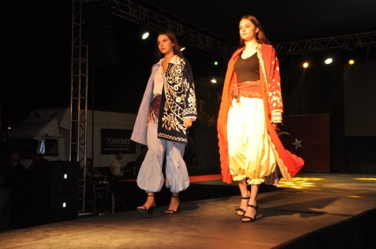 Tire’de Anadolu Motifleri Etkileyici Bir Defileyle Görücüye Çıktı