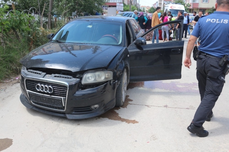 Ara Sokakta İki Otomobil Çarpıştı: 1 Yaralı