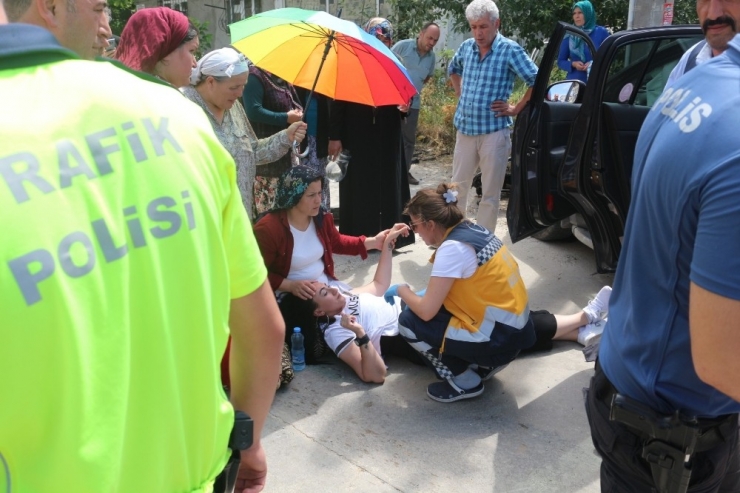 Ara Sokakta İki Otomobil Çarpıştı: 1 Yaralı