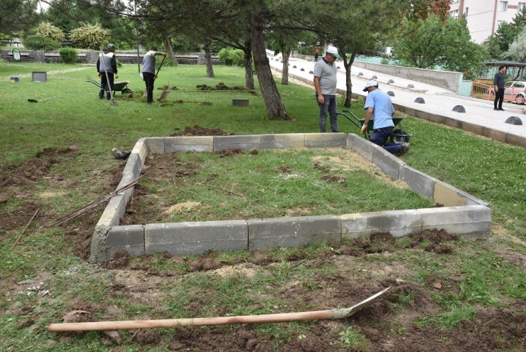 Tepebaşı’nın Parklarında Bakım Onarım Sürüyor