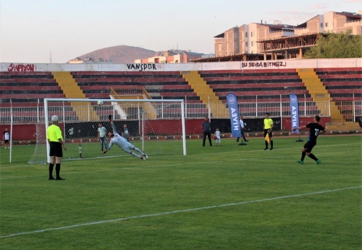 1. Şöhretler Futbol Turnuvası’nın Ödül Töreni Yapıldı