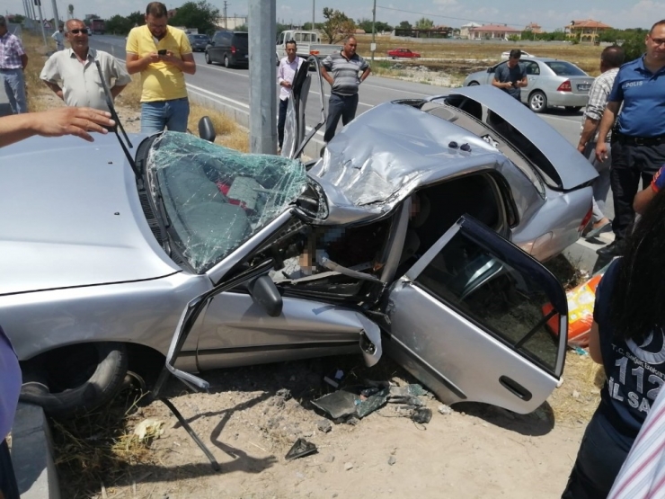 Aksaray’da Otomobil Direğe Çarptı: 3 Ölü