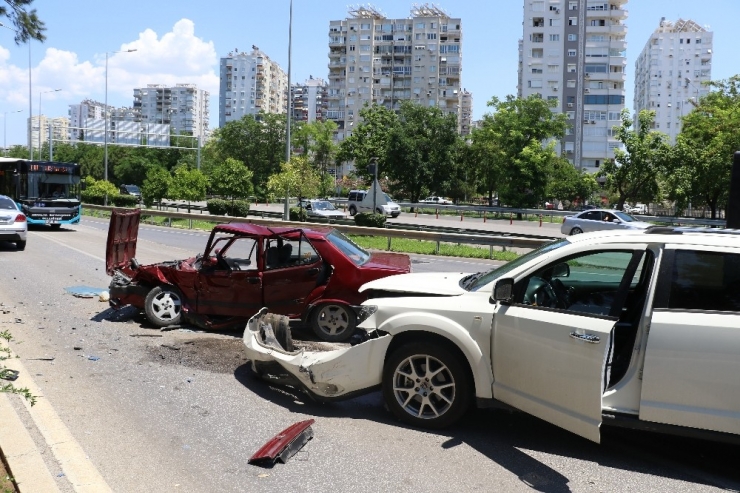 Lüks Cip İle Çarpışan Otomobil Kullanılamaz Hale Geldi