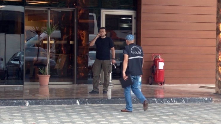 Otelde Rastgele Ateş Eden Saldırgan Polis Tarafından Gözaltına Alındı
