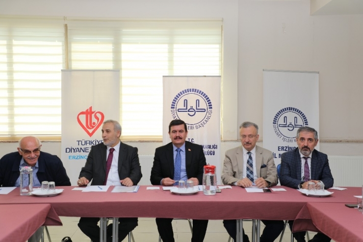 Bölge İl Müftüleri İle İlahiyat Fakültesi Dekanları Erzincan’da Biraraya Geldi
