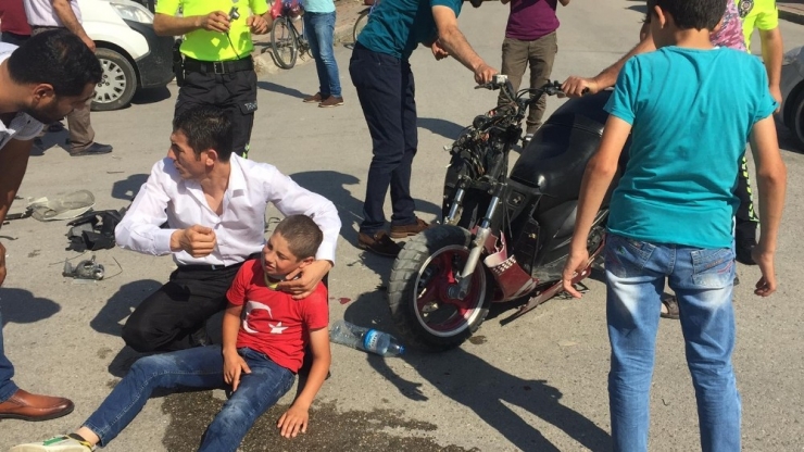 Motosiklet İle Minibüs Çarpıştı: 1’i Ağır 2 Yaralı