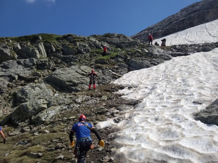 Uludağ’da Yaralanan Turistlerin İmdadına Kurtarma Ekipleri Yetişti