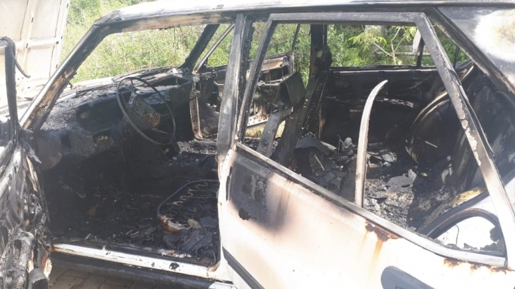 Park Halindeki Otomobil Alev Aldı