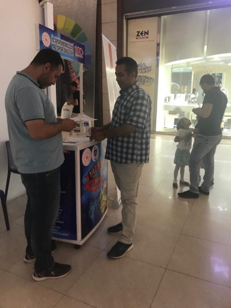 Diyarbakır’da Yaz Spor Okulları Stantlarına Yoğun İlgi