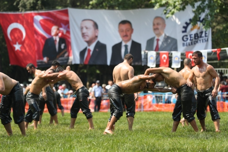 Hünkar Çayırı’nda Pehlivanlar Geçidi