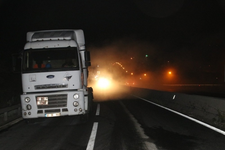 Otomobil Hidroklorik Asit Yüklü Tıra Çarptı