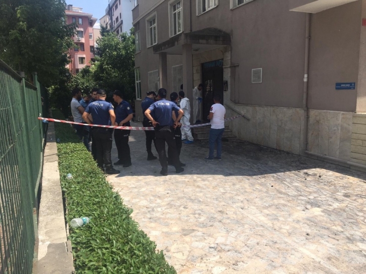 Kadıköy’de Yangın Çıkan Binada Can Pazarı