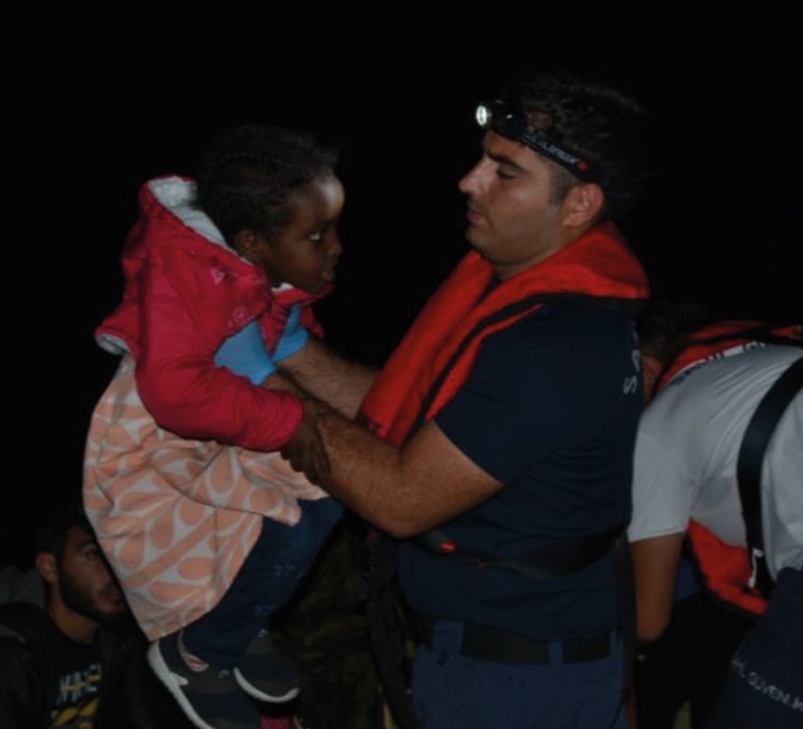 Kuşadası Körfezi’nde Çocuk Göçmenlerin Umuda Yolculuğu Yürek Burkuyor