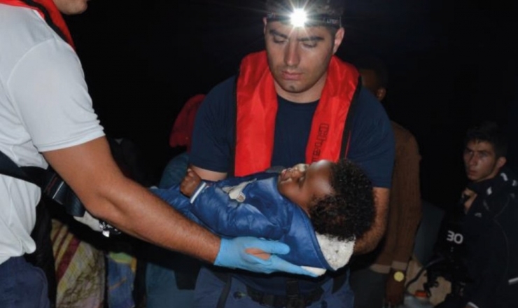 Kuşadası Körfezi’nde Çocuk Göçmenlerin Umuda Yolculuğu Yürek Burkuyor