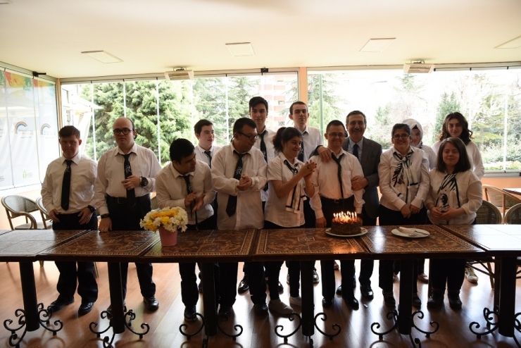 Gökkuşağı Kafe Çalışmalarını Sürdürüyor